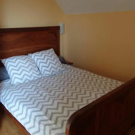 De Charme Au Coeur D'une Petite Cite De Caractere Pres D'une Riviere Et Monuments Historiques - Fr-1-410-237 * Asnieres-sur-Vegre