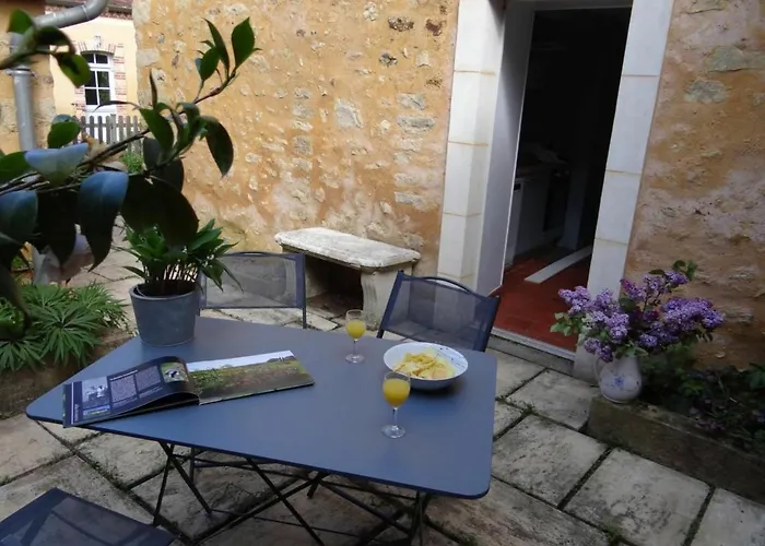 De Charme Au Coeur D'une Petite Cite De Caractere Pres D'une Riviere Et Monuments Historiques - Fr-1-410-237 Asnières-sur-Vègre